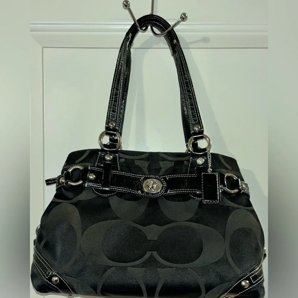 GUC Coach authentic signature, logo satchel BLACK & SLIVER
